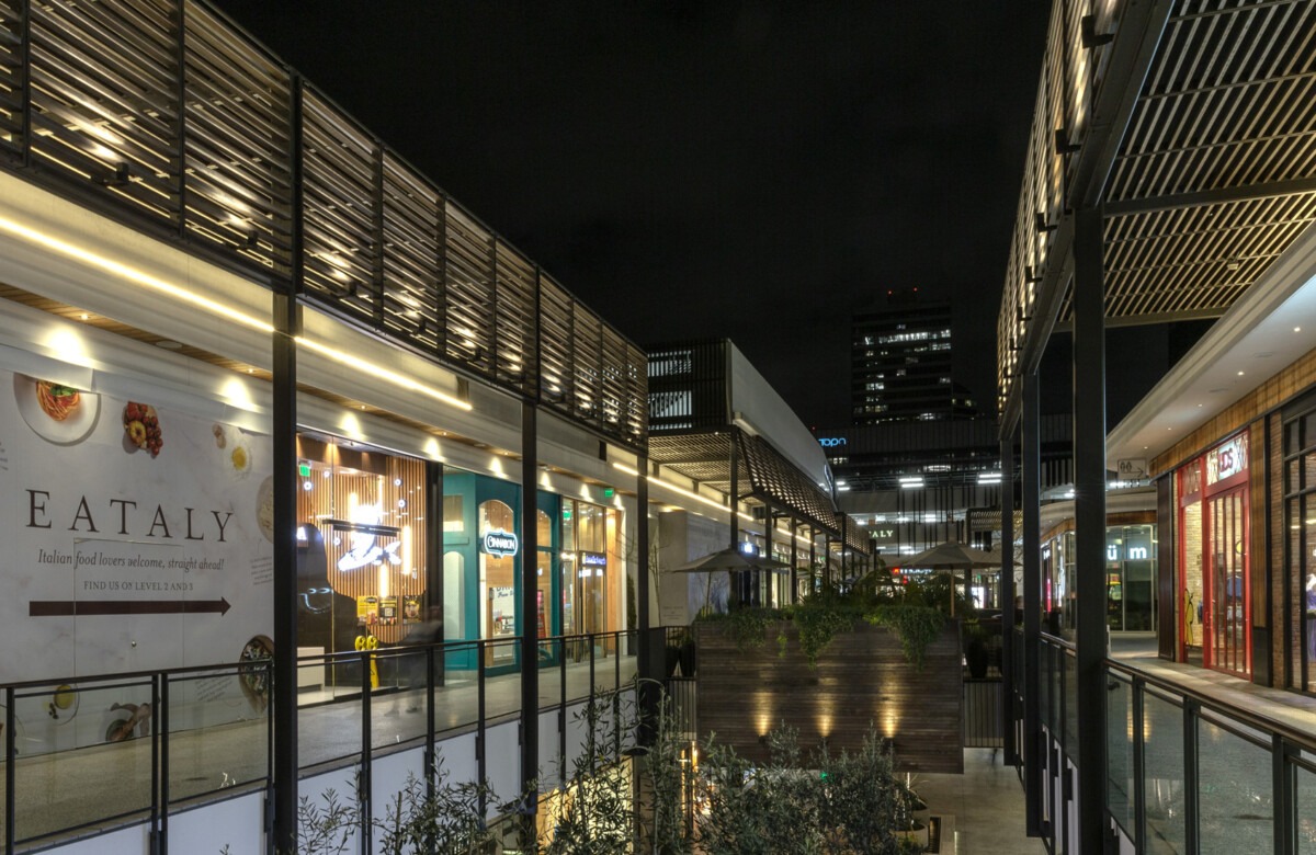 Patterned exterior wall wash lighting on building facades
